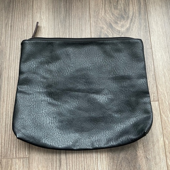 Free People Handbags - FREE PEOPLE Travel Bag